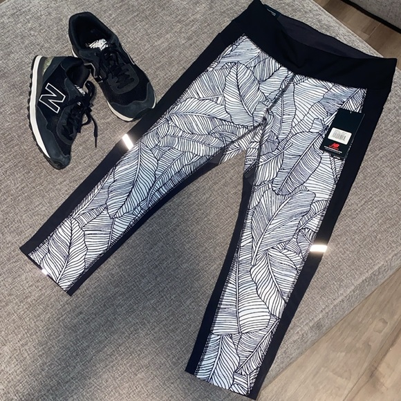 New Balance Mid Rise Capri - Picture 4 of 7